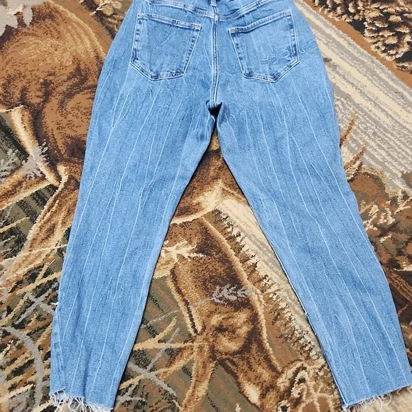 Hollister Two-Tone Blue Cropped Jeans - Picture 7 of 10
